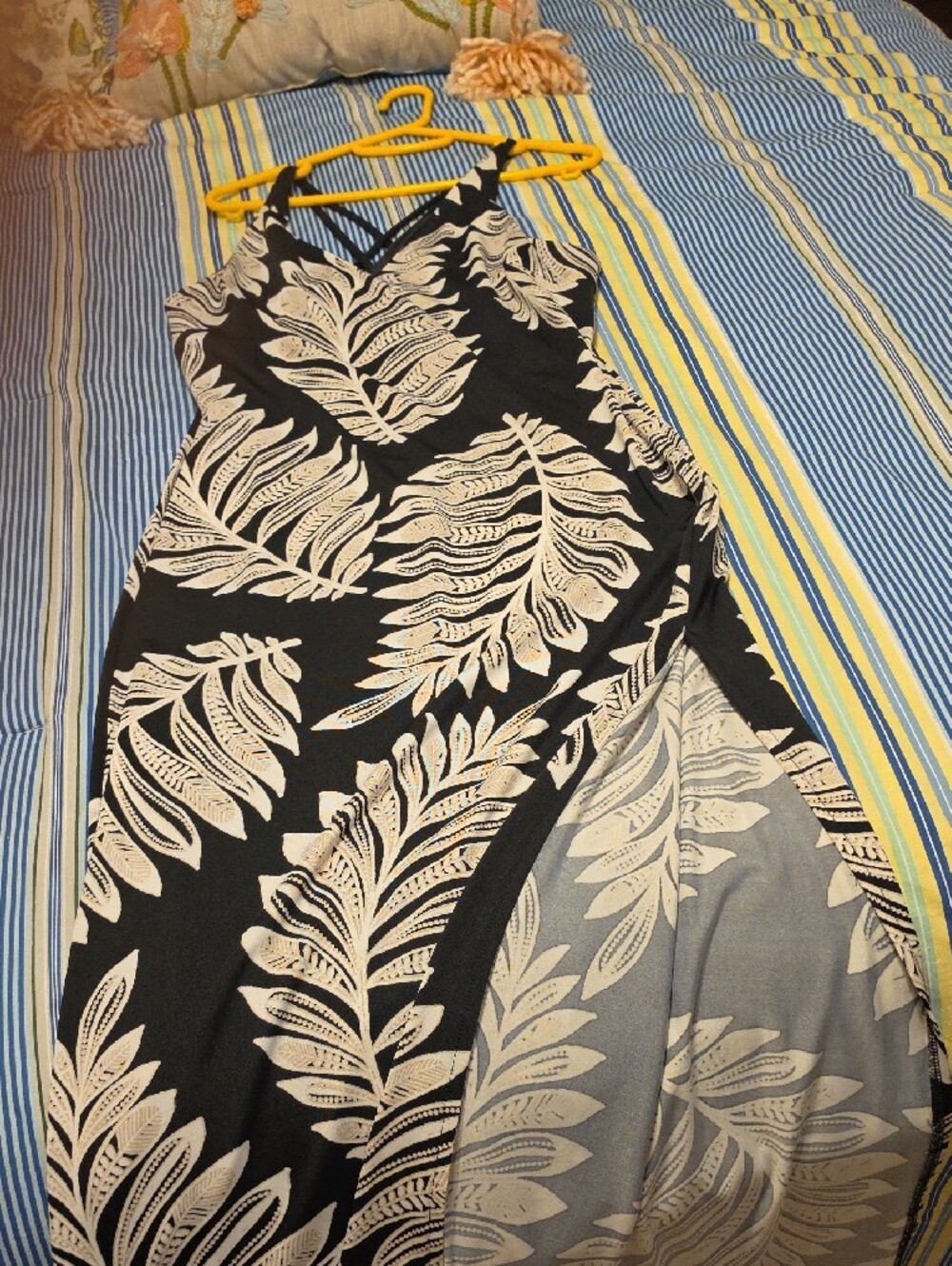 VENUS Black Maxi Dress with White Tropical Leaf Print - Picture 3 of 3